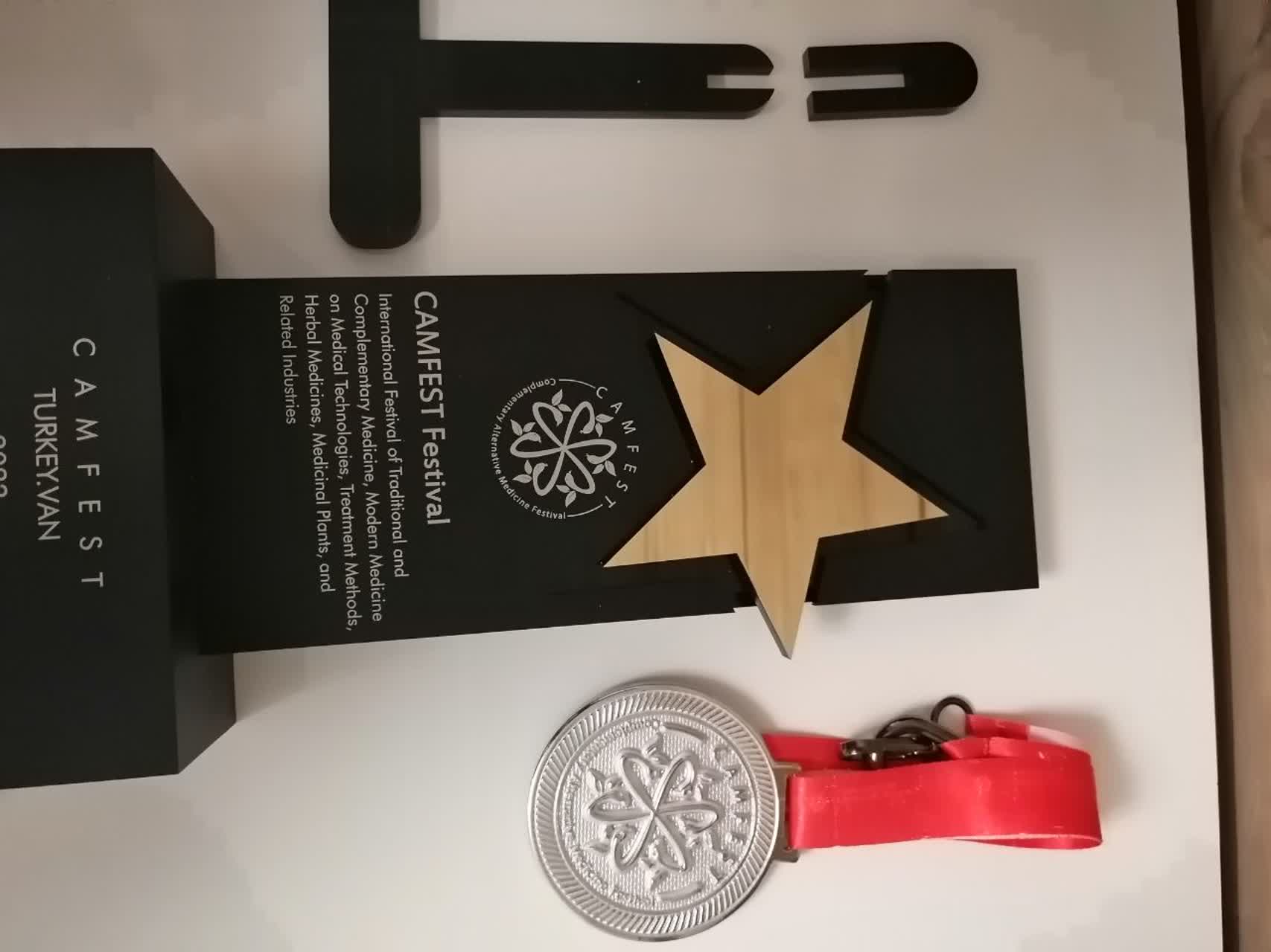 جوایز و افتخارات ۳